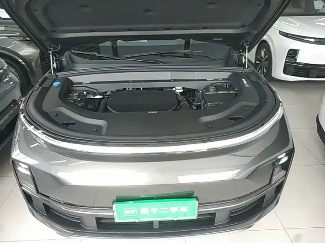 Li Auto L8 — Фото автомобиля 19