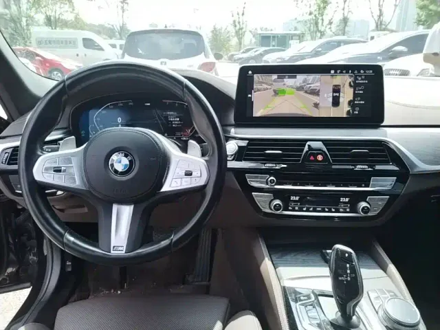 BMW 5 Series — Фото автомобиля 12