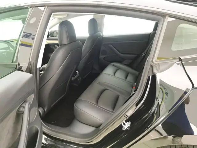 Tesla Model 3 — Фото автомобиля 11