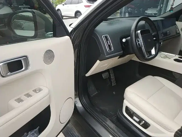 Li Auto L9 — Фото автомобиля 15