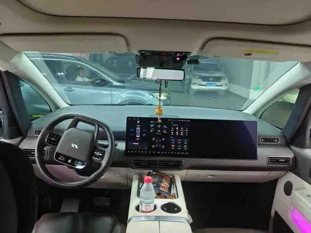 Li Auto MEGA — Фото автомобиля 7