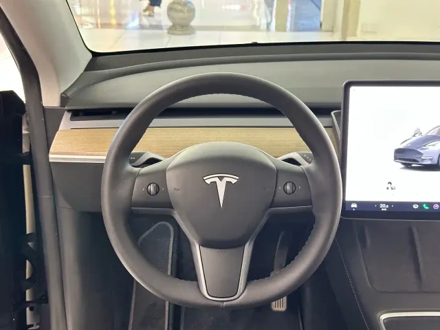 Tesla Model Y — Фото автомобиля 15