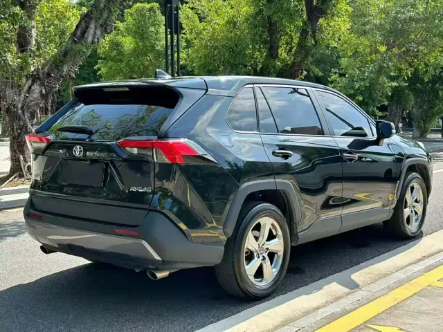 Toyota RAV4 — Фото автомобиля 6