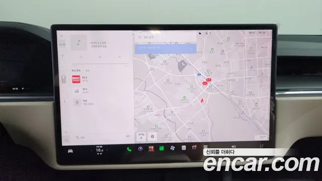 Tesla Model X — Фото автомобиля 14