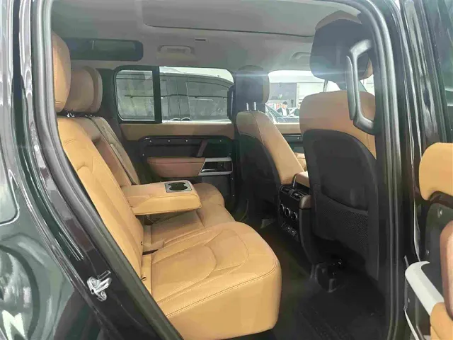 Land Rover Defender — Фото автомобиля 15