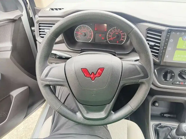 Wuling Hongguang V — Фото автомобиля 10