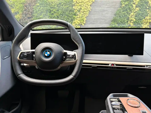 BMW iX — Фото автомобиля 17