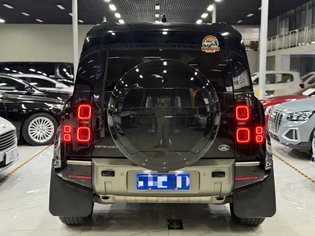 Land Rover Defender — Фото автомобиля 5
