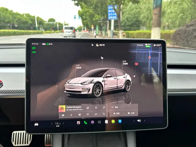 Tesla Model 3 — Фото автомобиля 15