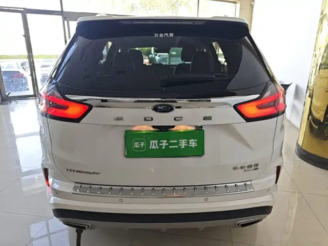 Ford Edge — Фото автомобиля 5