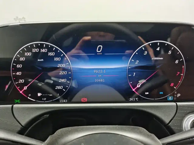 Mercedes-Benz E-Class — Фото автомобиля 4