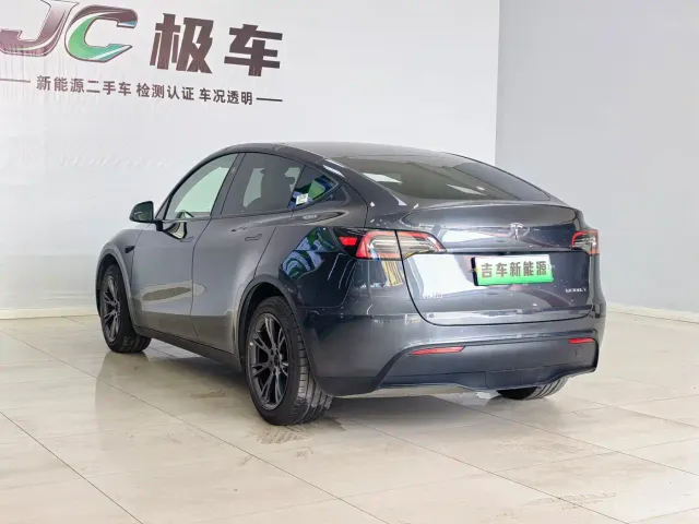 Tesla Model Y — Фото автомобиля 14