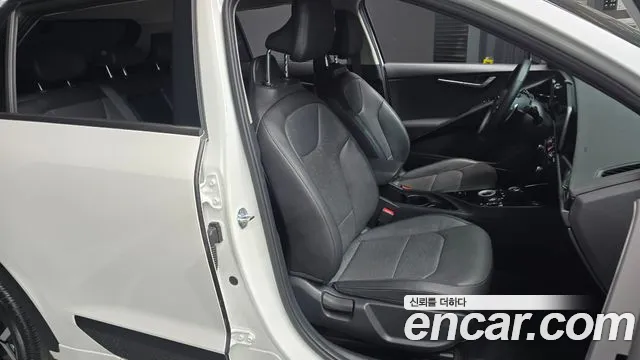 Kia Niro The All New Niro Signature — Фото автомобиля 11