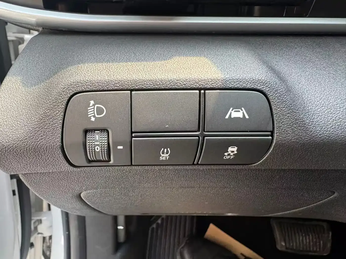 Hyundai Elantra 2022 1.5L CVT LUX Premium Edition — Фото автомобиля 16