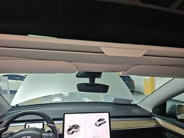 Tesla Model Y — Фото автомобиля 17
