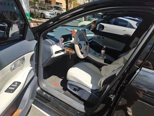 Geely Galaxy Starship 7 EM-i — Фото автомобиля 12