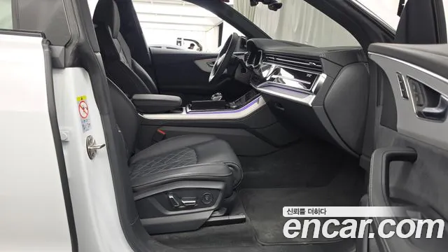 Audi Q8 55 TFSI quattro Premium — Фото автомобиля 10