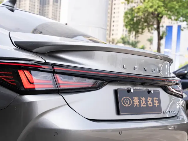 Lexus ES — Фото автомобиля 7