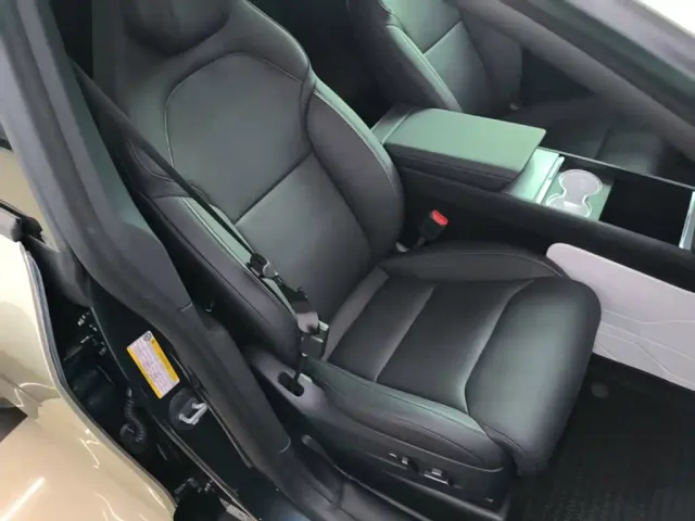 Tesla Model Y L — Фото автомобиля 24