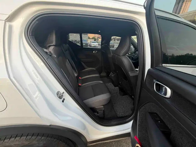 Volvo XC40 — Фото автомобиля 10