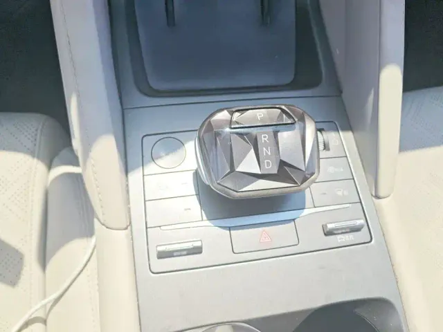 BYD Yuan UP 2024 401KM Leading Edition — Фото автомобиля 6