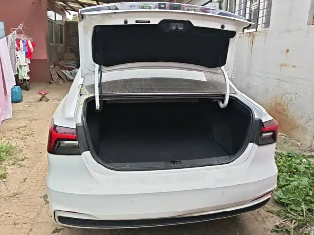 Roewe i6 MAX EV — Фото автомобиля 18