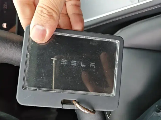 Tesla Model 3 — Фото автомобиля 16