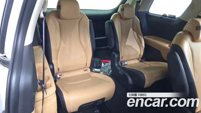 Kia Carnival Generation 4 — Фото автомобиля 13