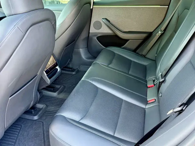 Tesla Model 3 — Фото автомобиля 13