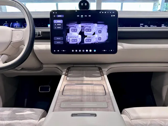 Nio ES8 — Фото автомобиля 22