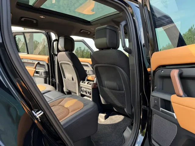 Land Rover Defender — Фото автомобиля 16