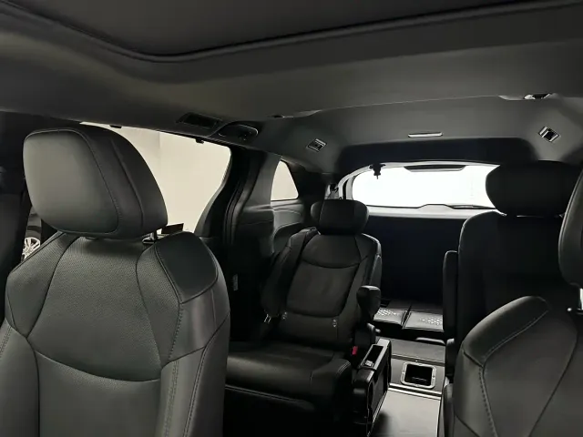 Toyota Sienna — Фото автомобиля 13