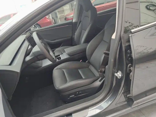 Tesla Model 3 — Фото автомобиля 14
