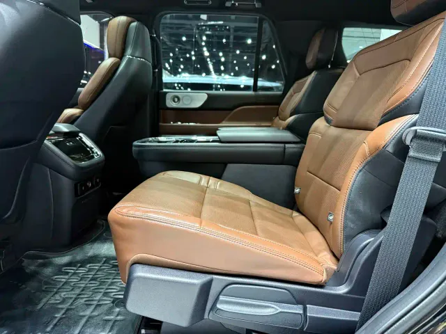 Lincoln Navigator — Фото автомобиля 6