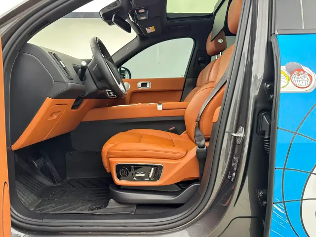 Li Auto L7 — Фото автомобиля 13