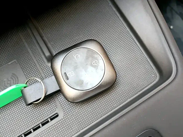 Volvo XC70 Plug-in Hybrid — Фото автомобиля 8