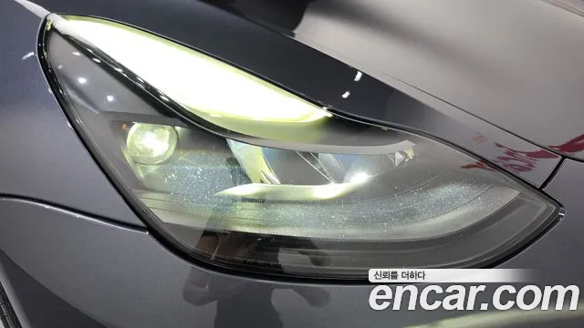 Tesla Model 3 — Фото автомобиля 7