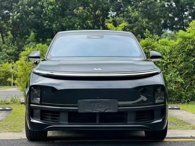 Li Auto L8 — Фото автомобиля 2
