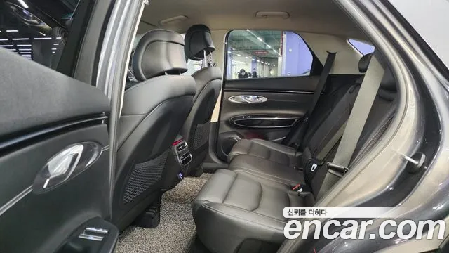 Genesis GV70 — Фото автомобиля 10