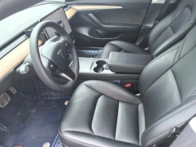 Tesla Model 3 — Фото автомобиля 4