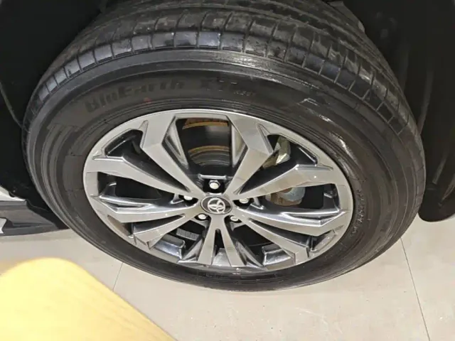 Toyota RAV4 — Фото автомобиля 11