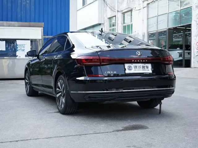 Volkswagen Passat — Фото автомобиля 9