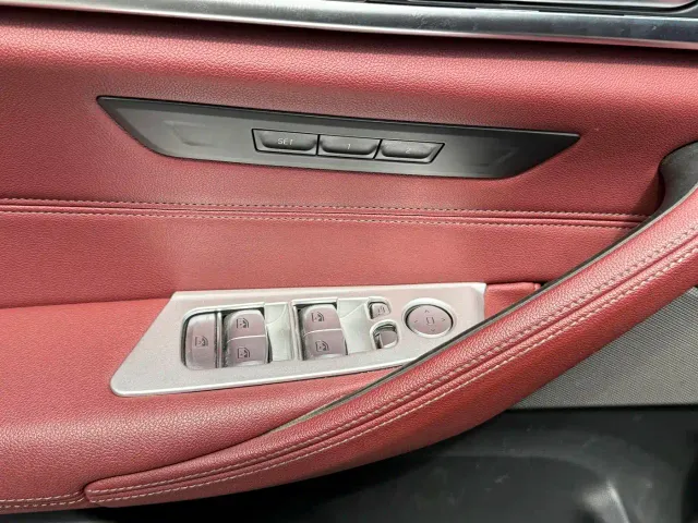 BMW 5 Series — Фото автомобиля 10