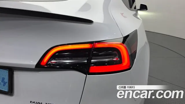 Tesla Model Y — Фото автомобиля 8