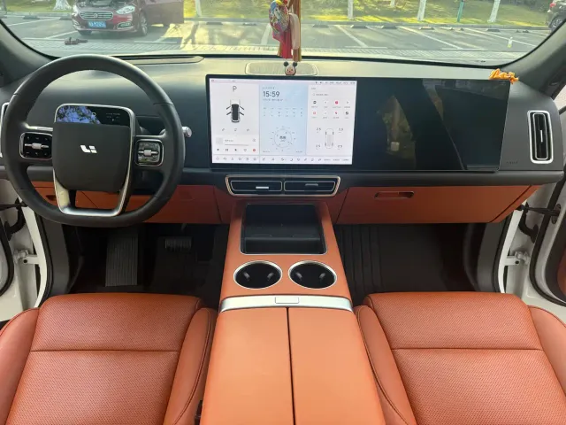 Li Auto L7 — Фото автомобиля 9
