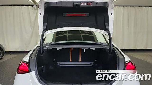 Mercedes-Benz E-Class — Фото автомобиля 18