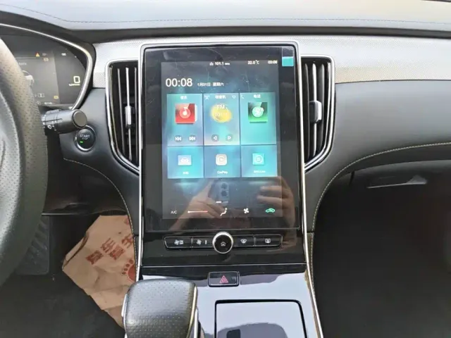Roewe i6 MAX EV — Фото автомобиля 12