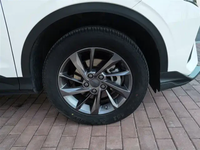 Geely Binyue — Фото автомобиля 9