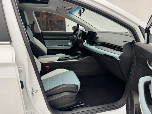 Geely Emgrand S — Фото автомобиля 21