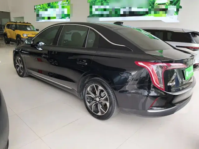 Hongqi E-QM5 — Фото автомобиля 4